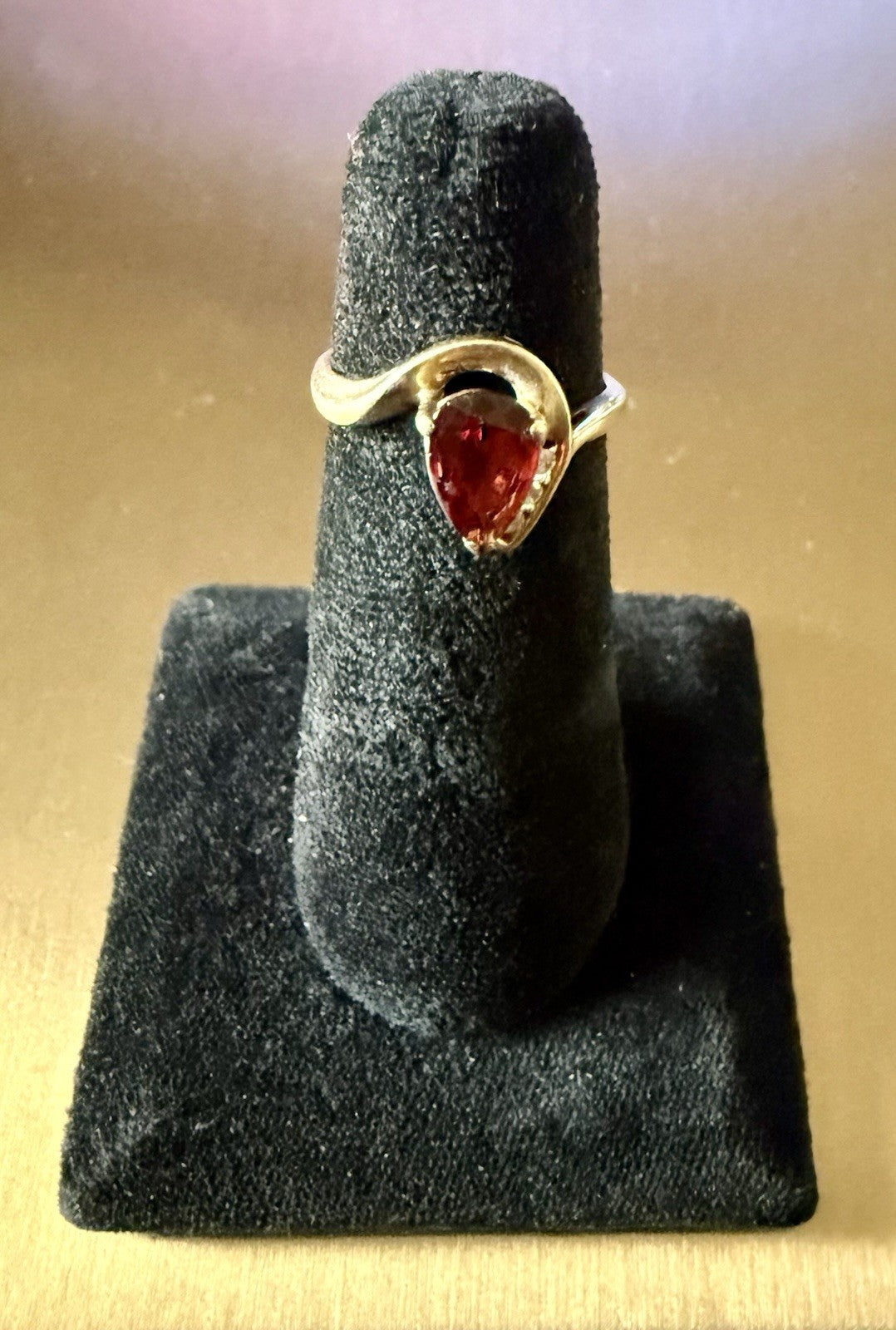Vintage 10K Yellow Gold Garnet and Diamond Ring (2.55g) Size 7