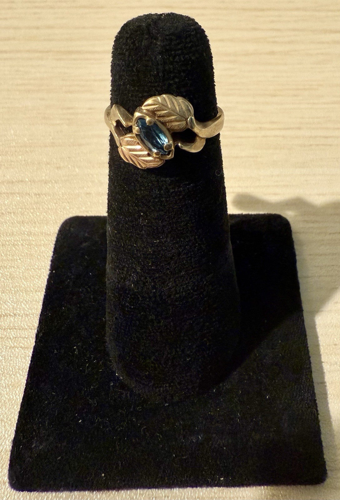 Vintage 10kt Yellow and Rose Fold Blue Topaz Ring- Size 6.5 (2.76grms)