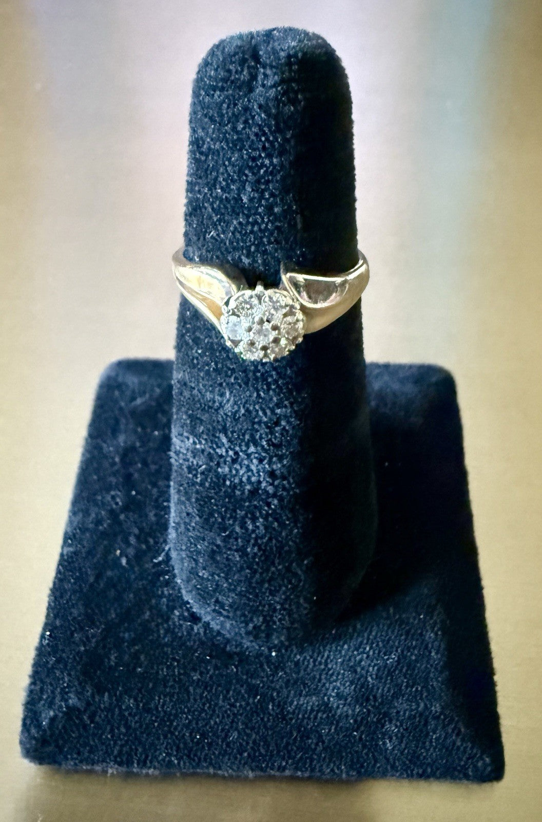 Vintage 10K Yellow Gold Diamond Ring- Size 7.5 (3.03g)