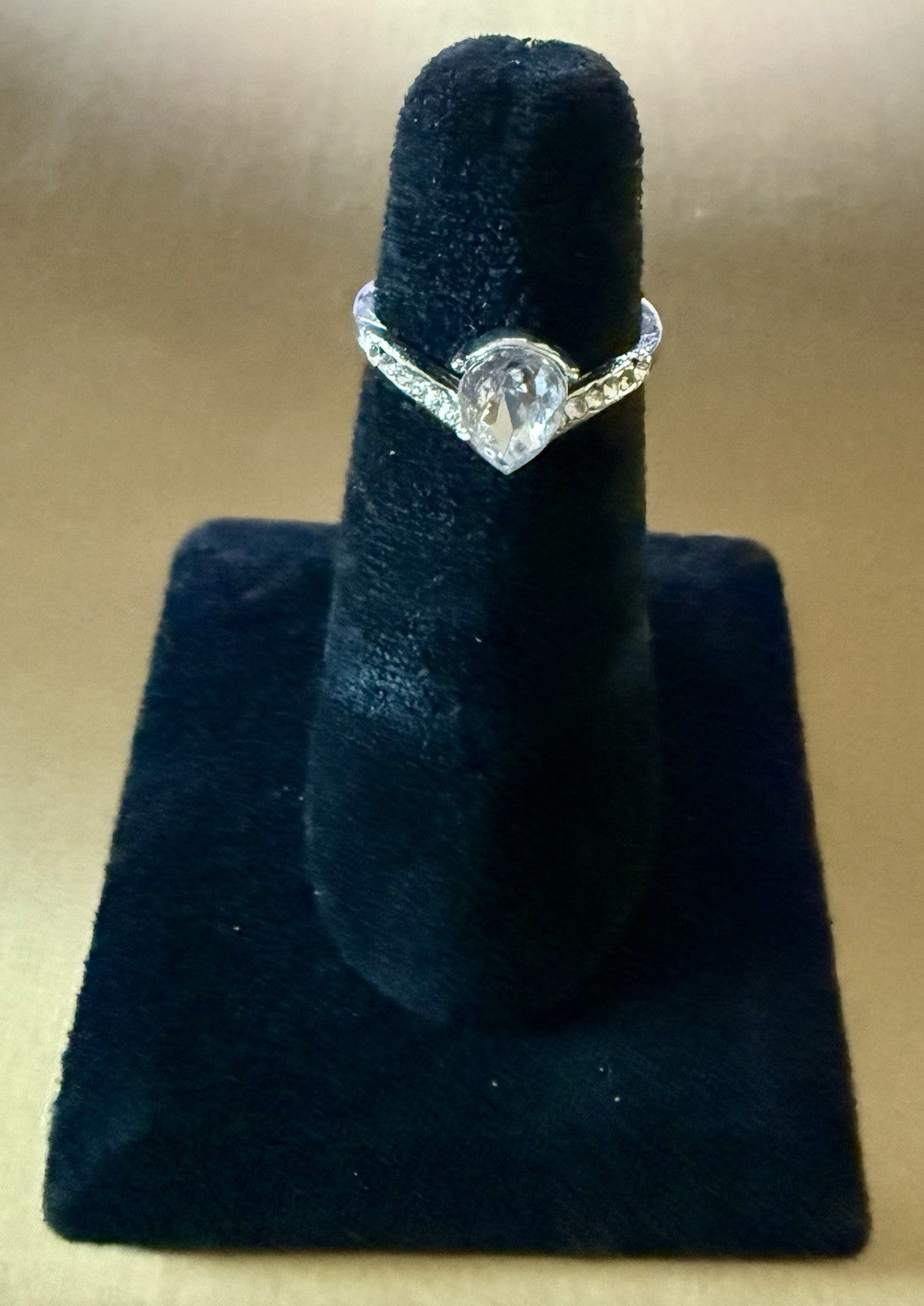 Ladies Silver Tone Ring - Size 6