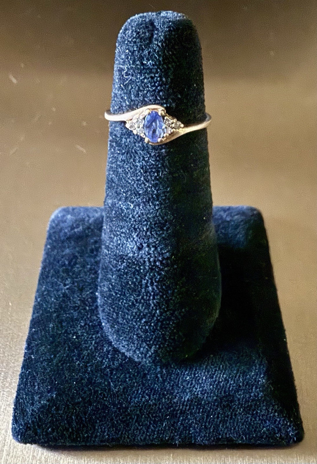 Vintage 10K Yellow Gold Tanzanite and Diamond Ring (1.6g) Size 6