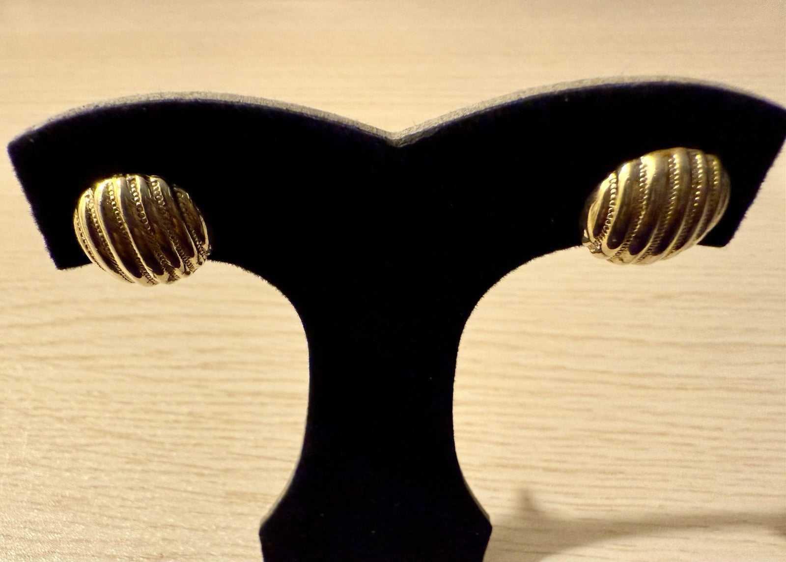 Vintage Gold Tone Earrings 