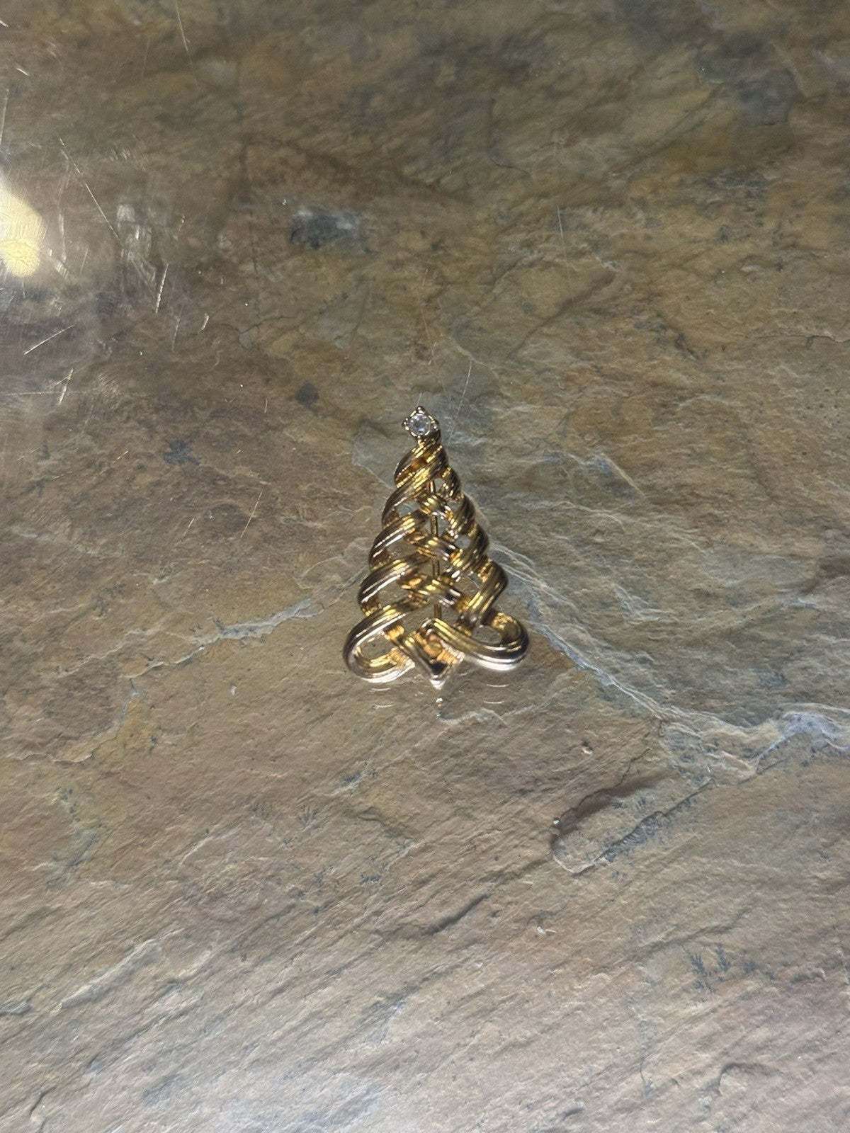 Vintage 1985 Avon Christmas Tree Brooch Pin w/Rhinestone Star 1.25"