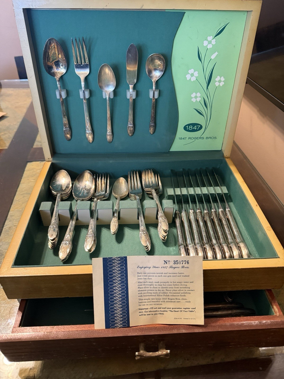 Vintage 1847  Rogers Bro Silver Plate Flatware Set 38 Piece In Original Chest 