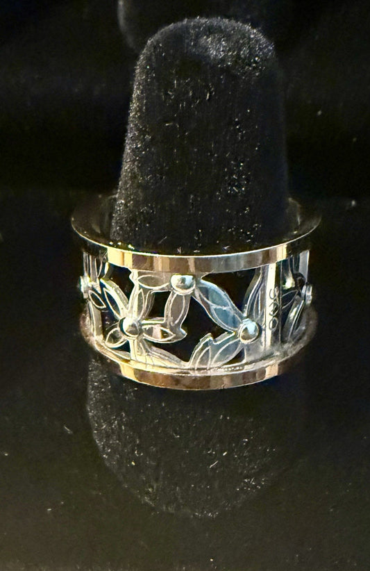 Silver and Gold Tone Ring - Size 9