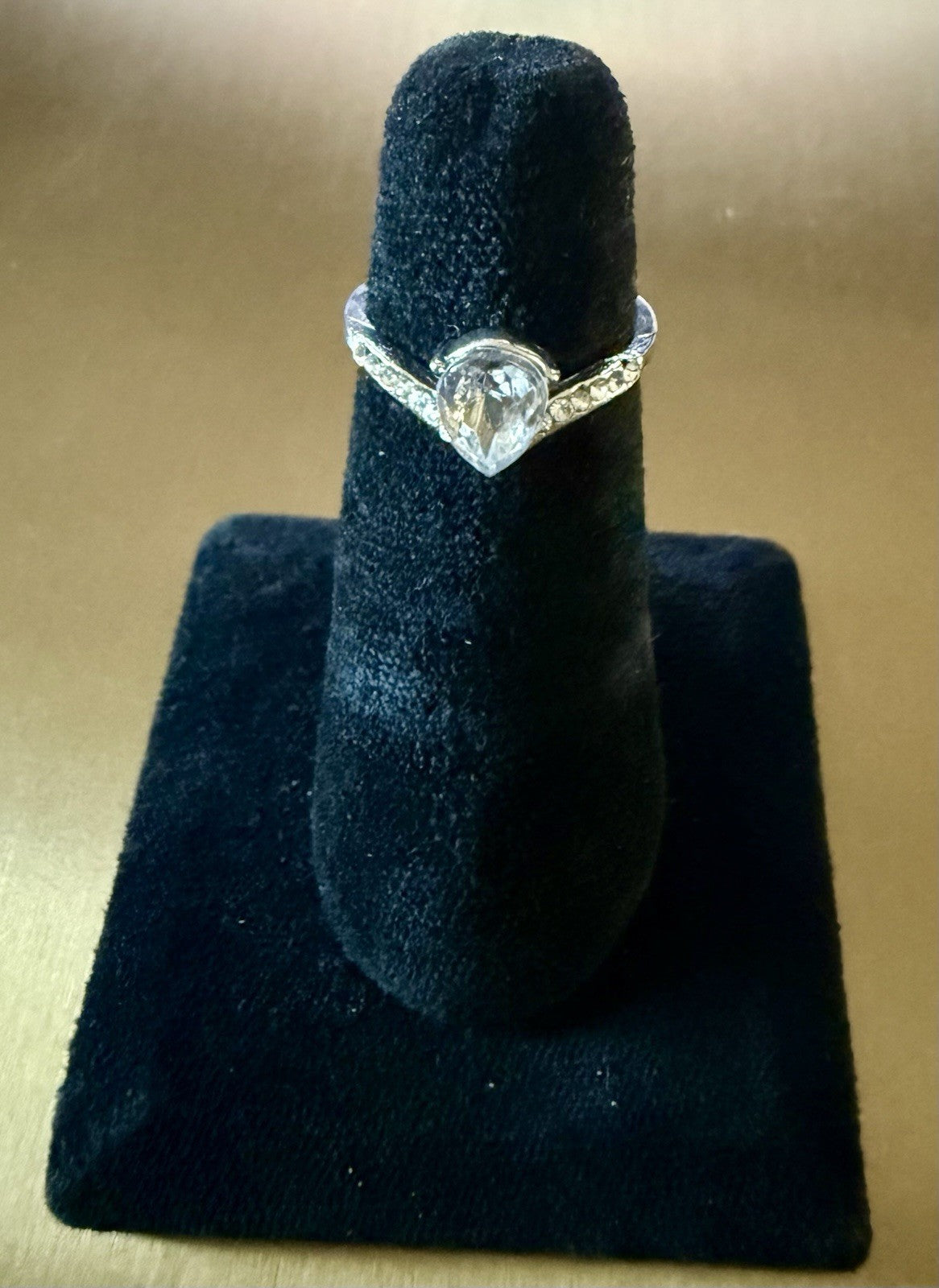 Ladies Silver Tone Ring - Size 6