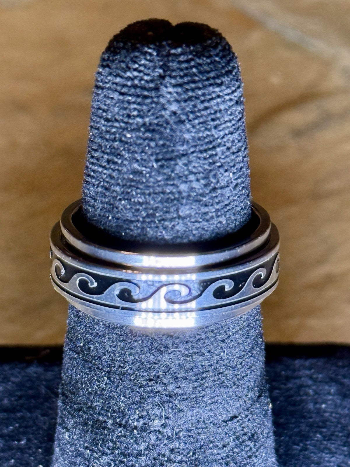 Men’s Stainless Steel Rotating Wave Wedding Band - Size 9