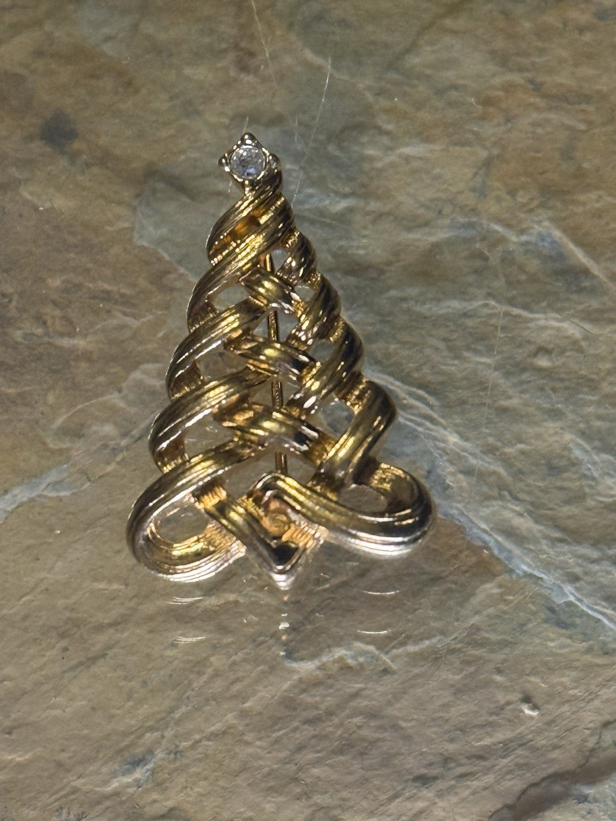 Vintage 1985 Avon Christmas Tree Brooch Pin w/Rhinestone Star 1.25"