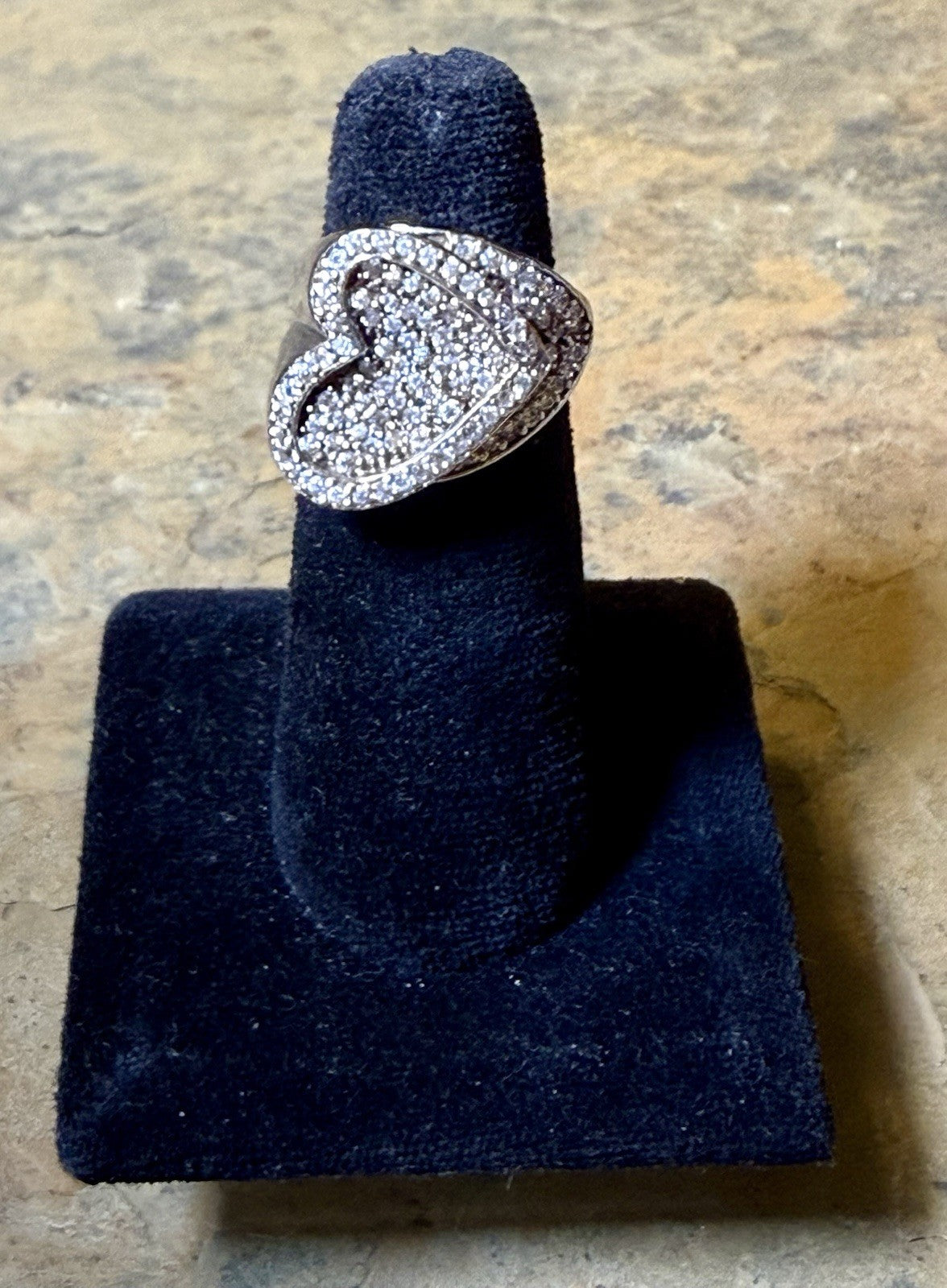 10K White Gold Diamond Heart Ring- Size 7 (9.04g)