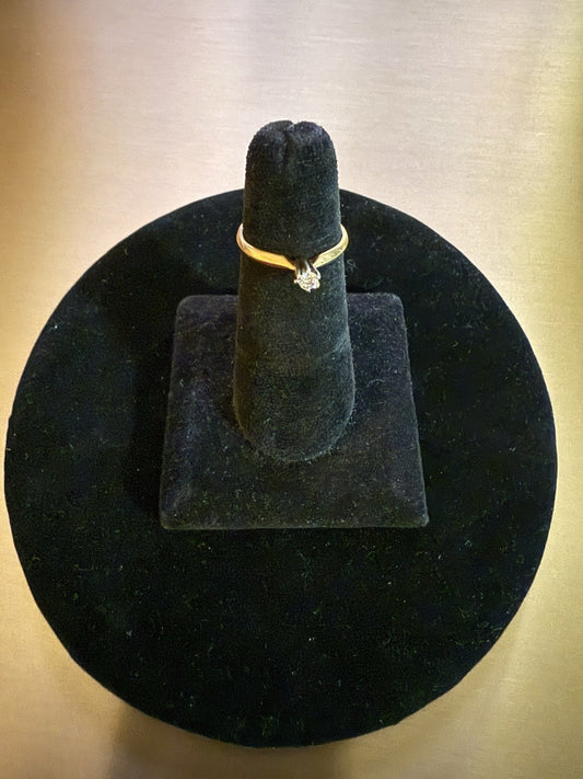 Vintage 14K Yellow Gold Diamond Solitaire Ring, Size 7 (1.74g)