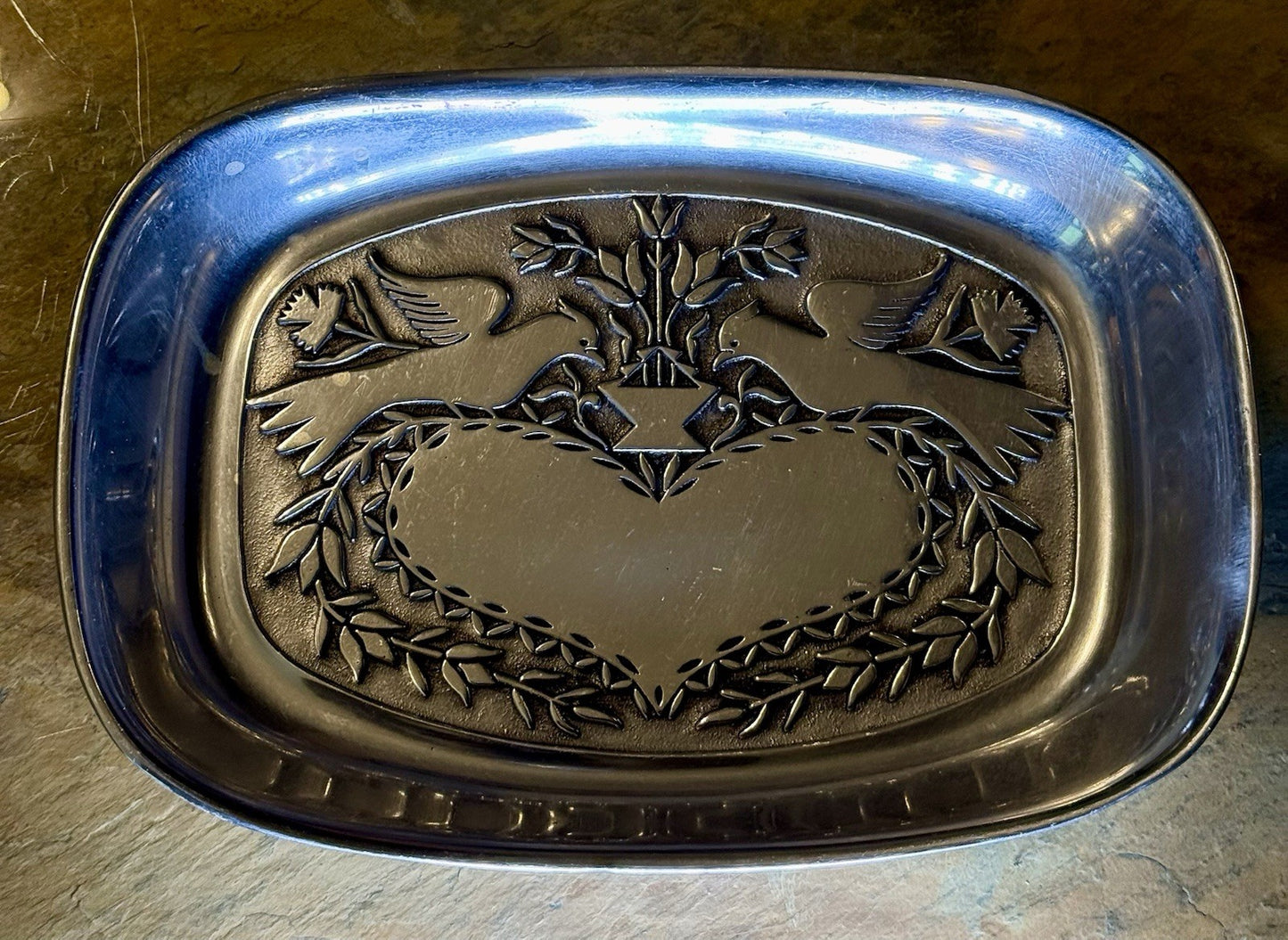 Vintage WILTON ARMETALE BREAD TRAY 2 Doves and a Heart - Love Birds PEWTER
