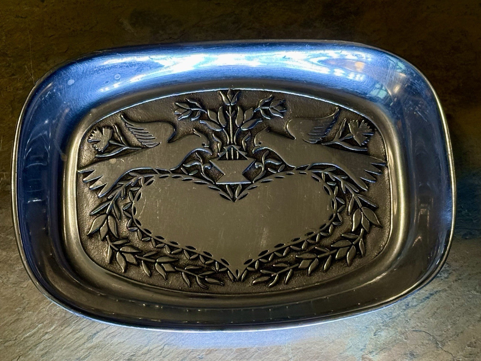 Vintage WILTON ARMETALE BREAD TRAY 2 Doves and a Heart - Love Birds PEWTER