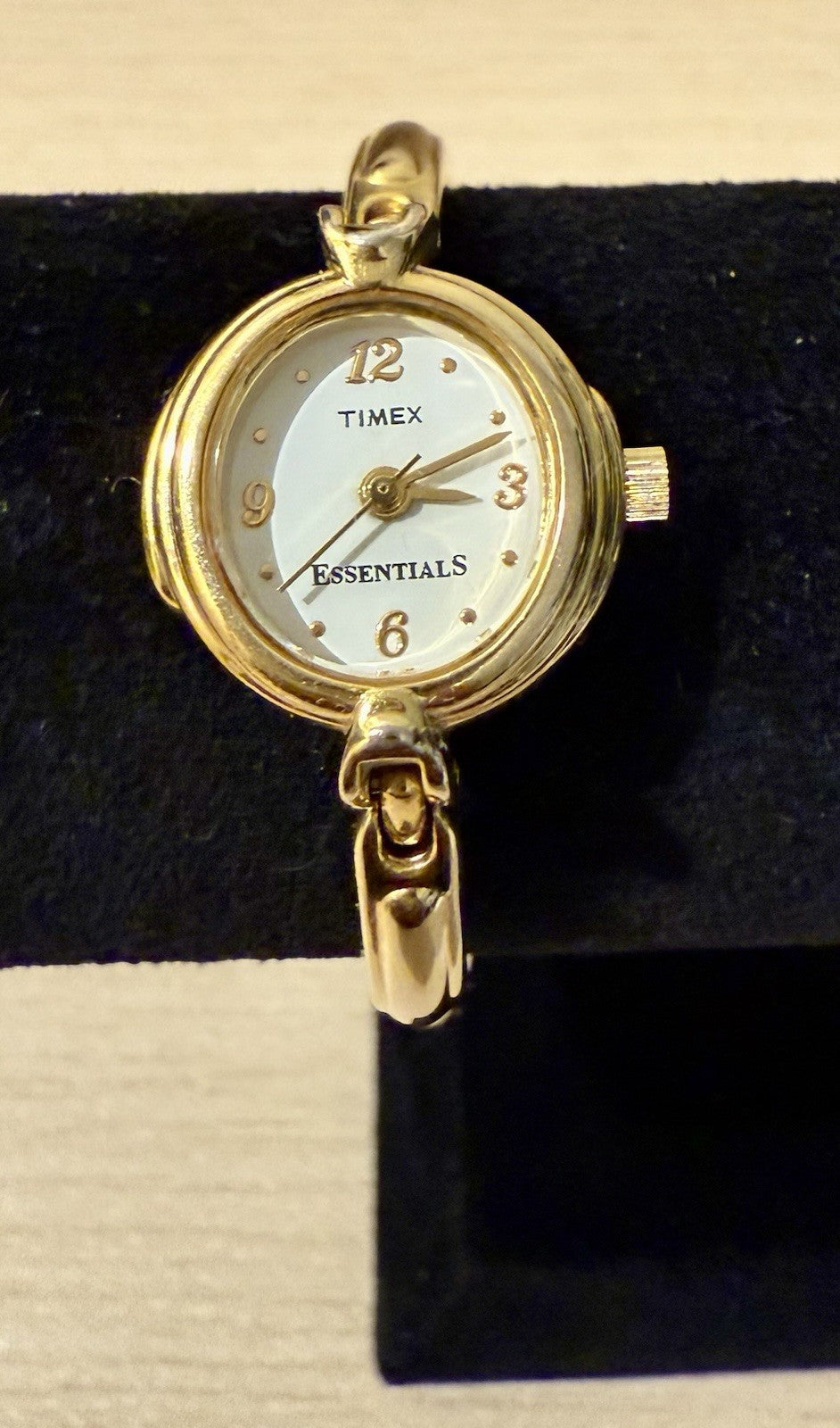 Women's Timex Essentials Dress watch. CR1216CELL, JK