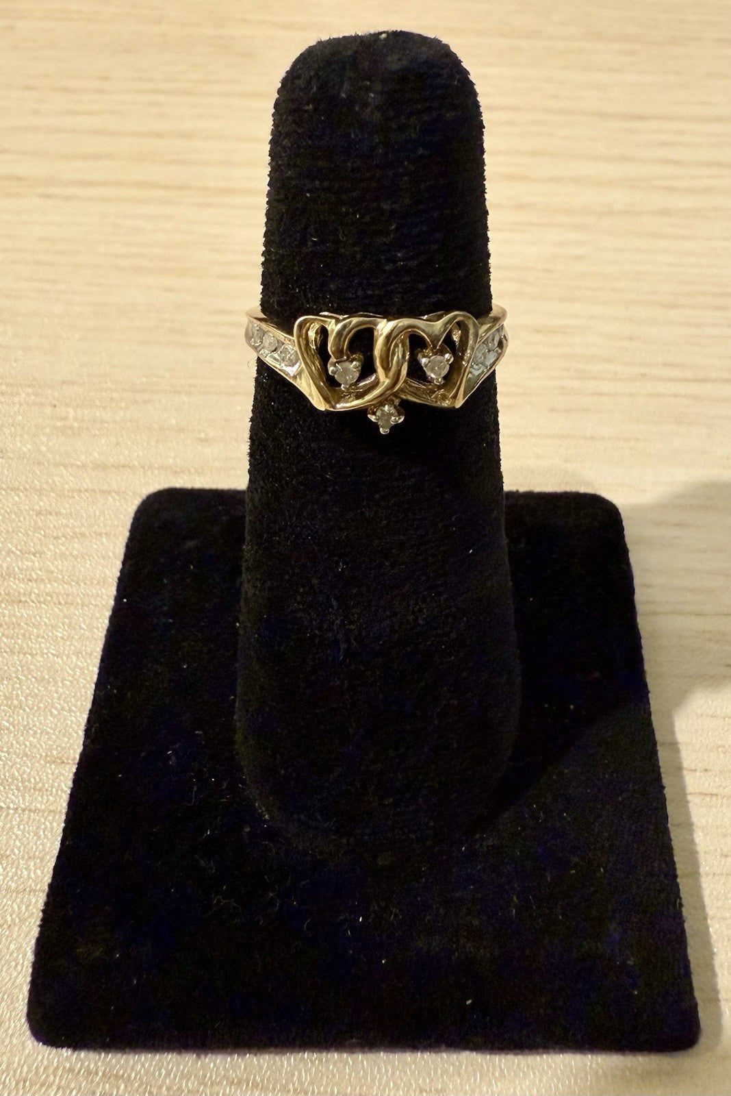 Vintage 10K Yellow Gold Diamond Hearts Ring- Size 6.75 (1.94gms)