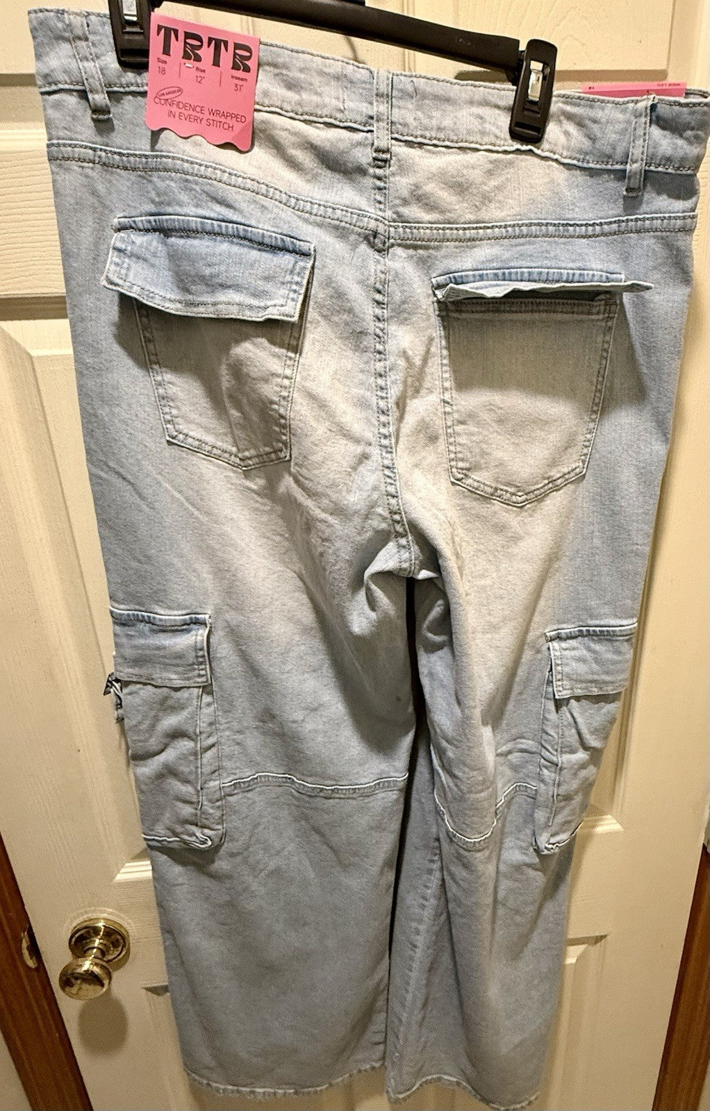 Women’s Loose Cargo Jeans 