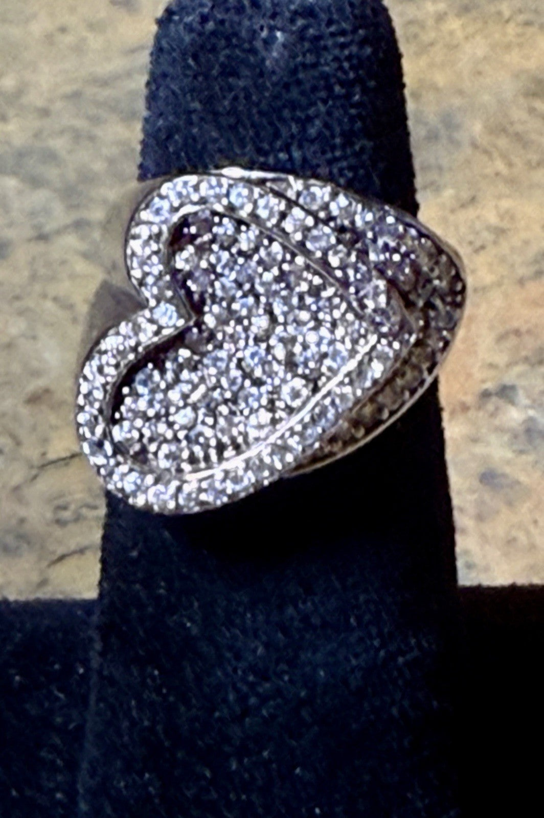 10K White Gold Diamond Heart Ring- Size 7 (9.04g)