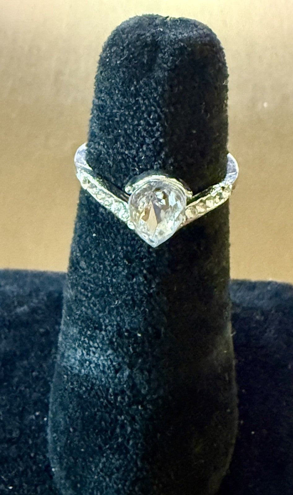 Ladies Silver Tone Ring - Size 6