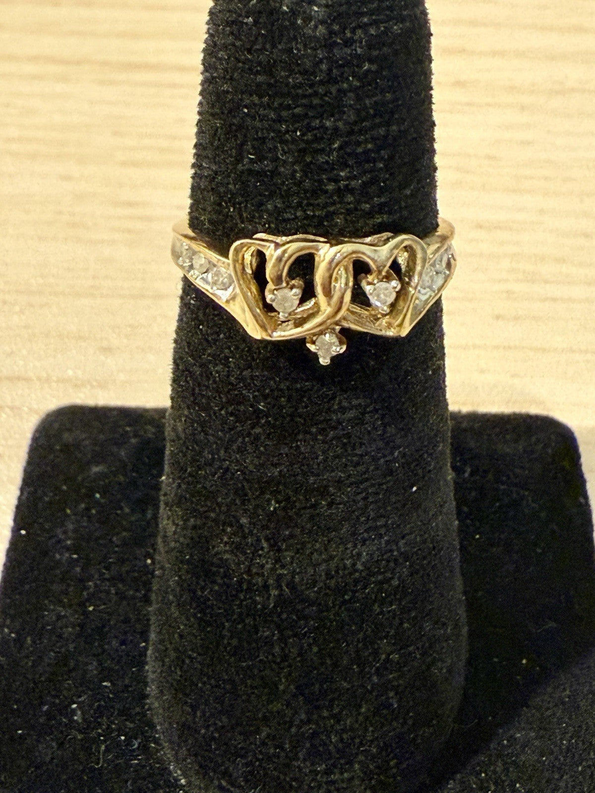 Vintage 10K Yellow Gold Diamond Hearts Ring- Size 6.75 (1.94gms)