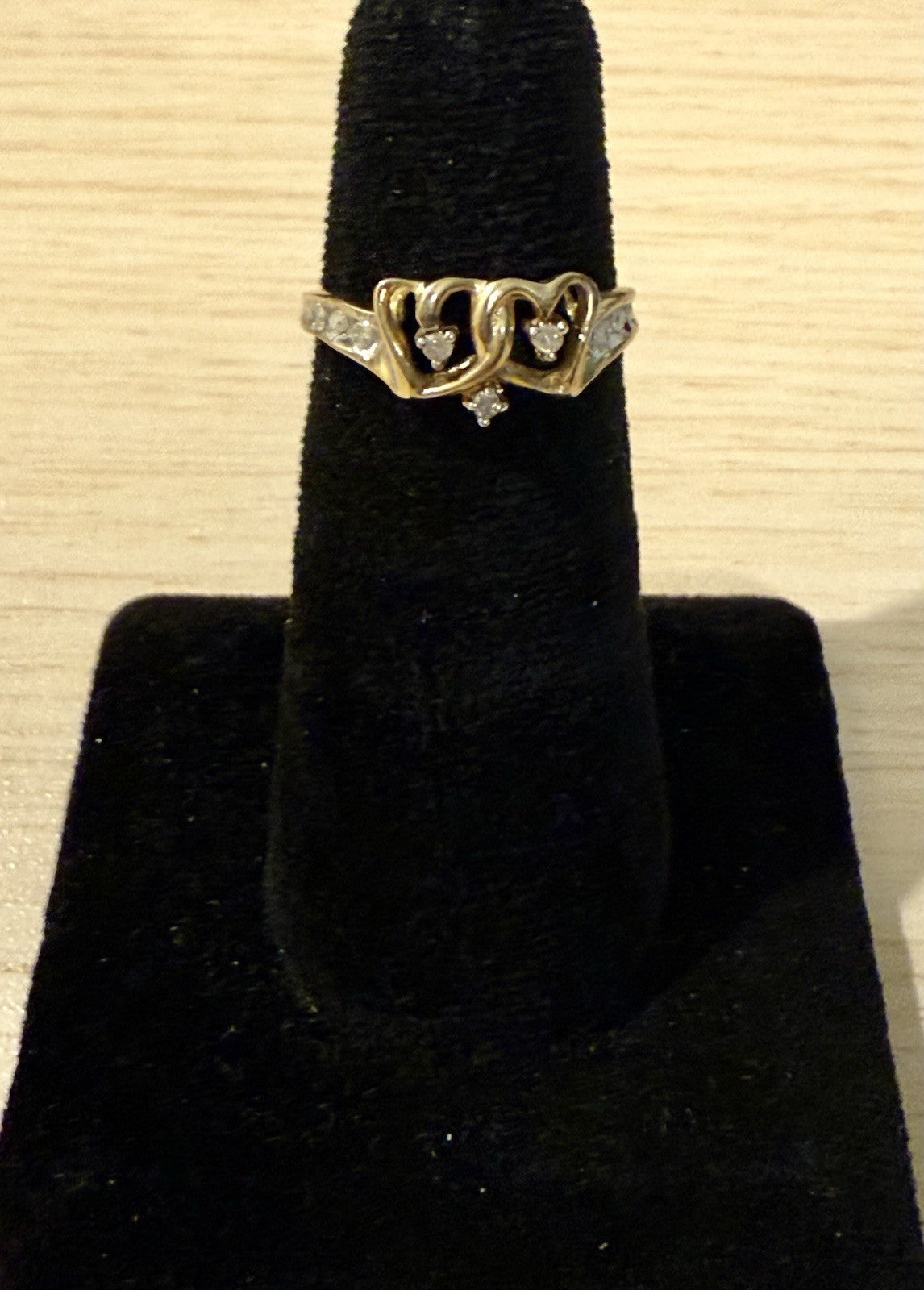 Vintage 10K Yellow Gold Diamond Hearts Ring- Size 6.75 (1.94gms)