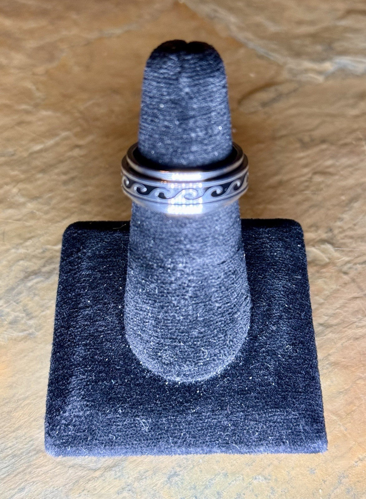Men’s Stainless Steel Rotating Wave Wedding Band - Size 9