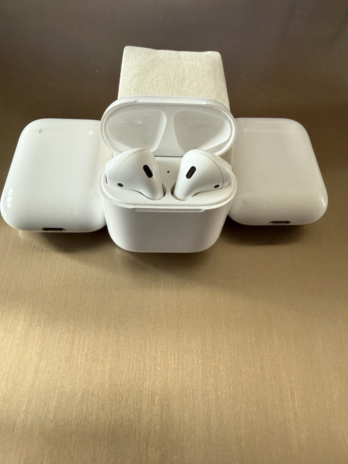 Apple AirPods- Model A2031