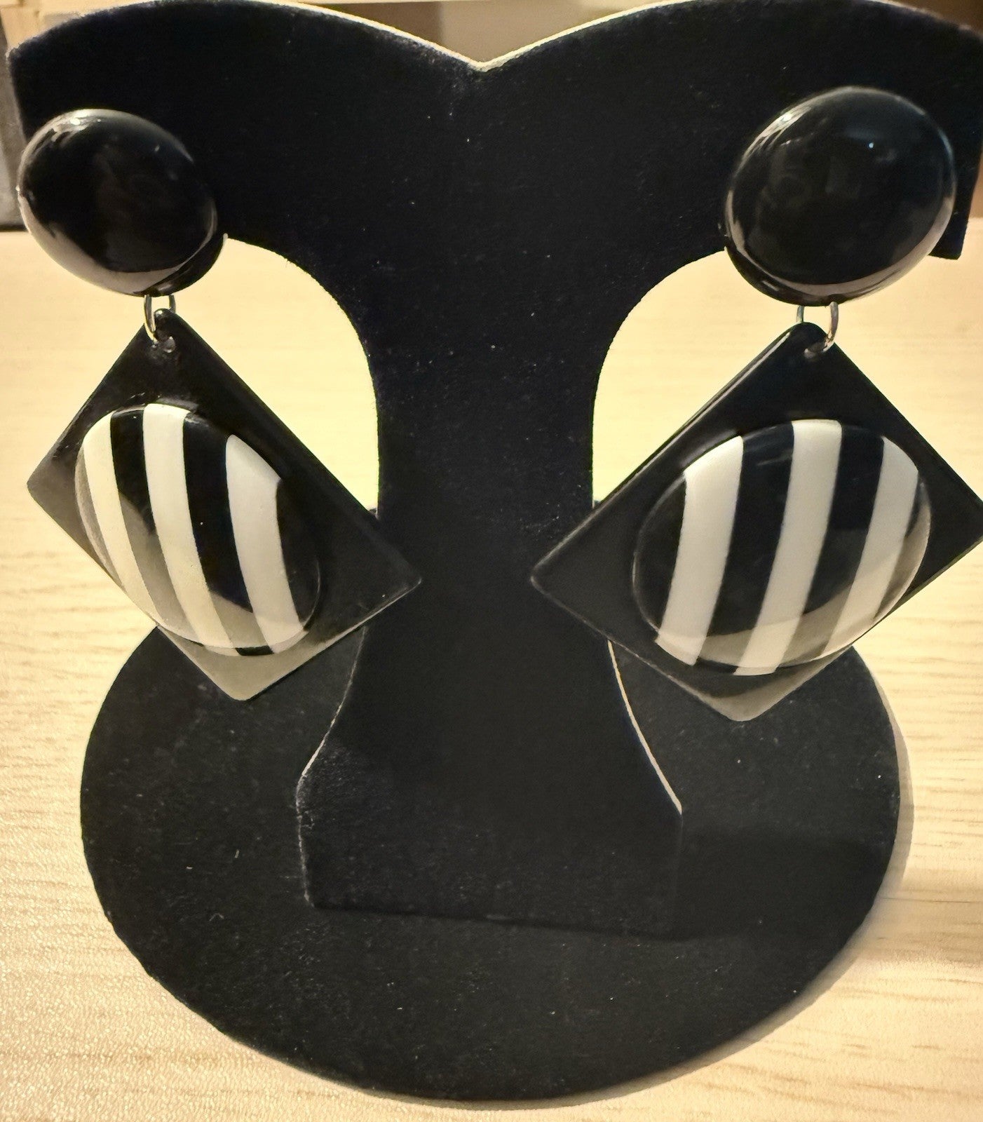 Black And White Dangle Earrings 