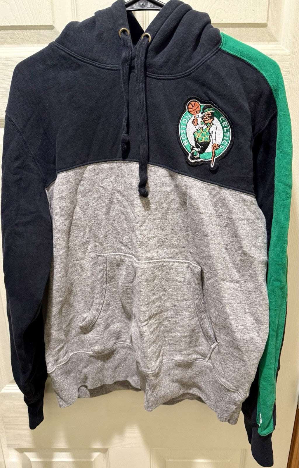 Boston Celtics. Pullover Hoodie 