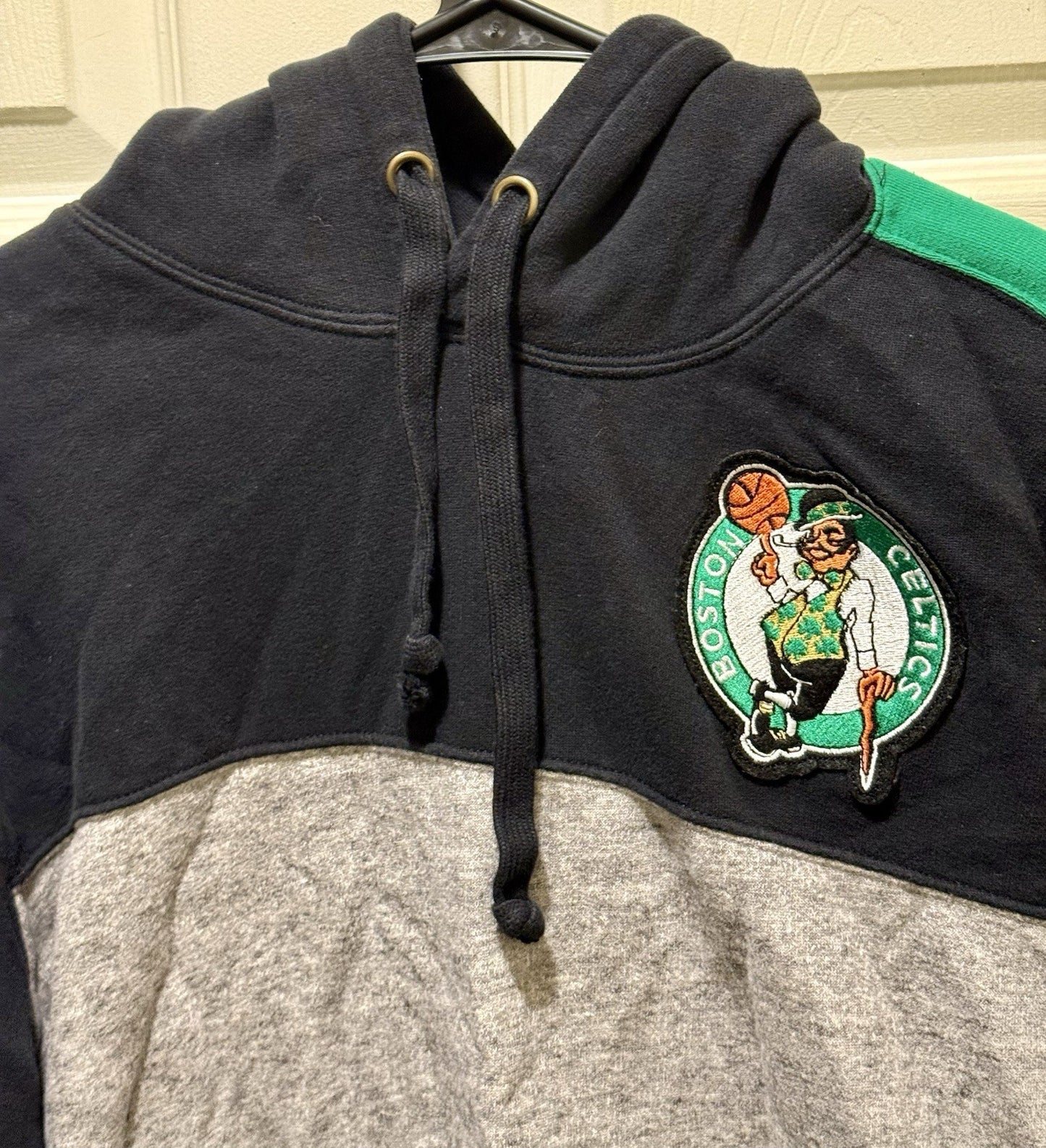 Boston Celtics. Pullover Hoodie 