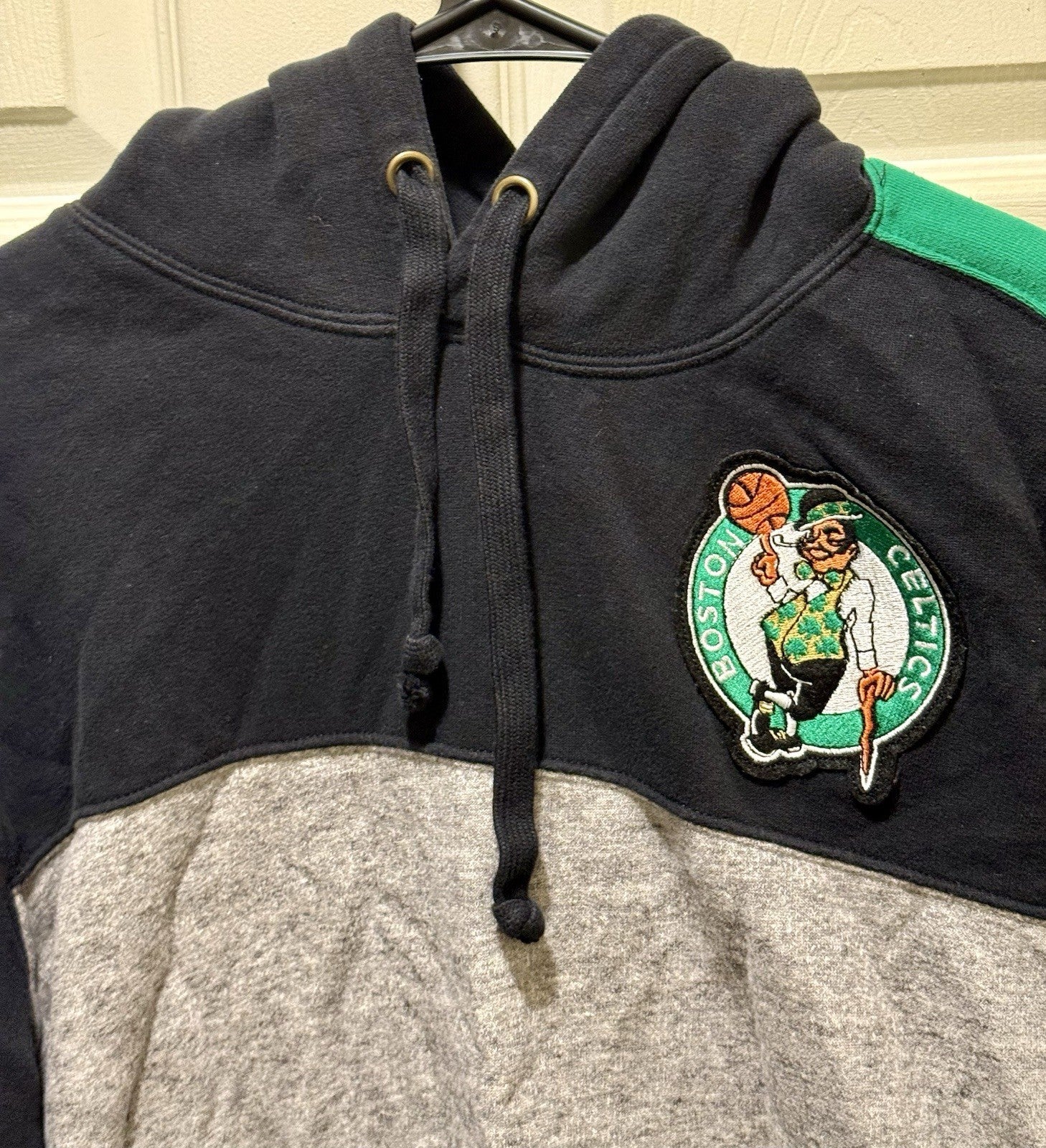 Boston Celtics. Pullover Hoodie 
