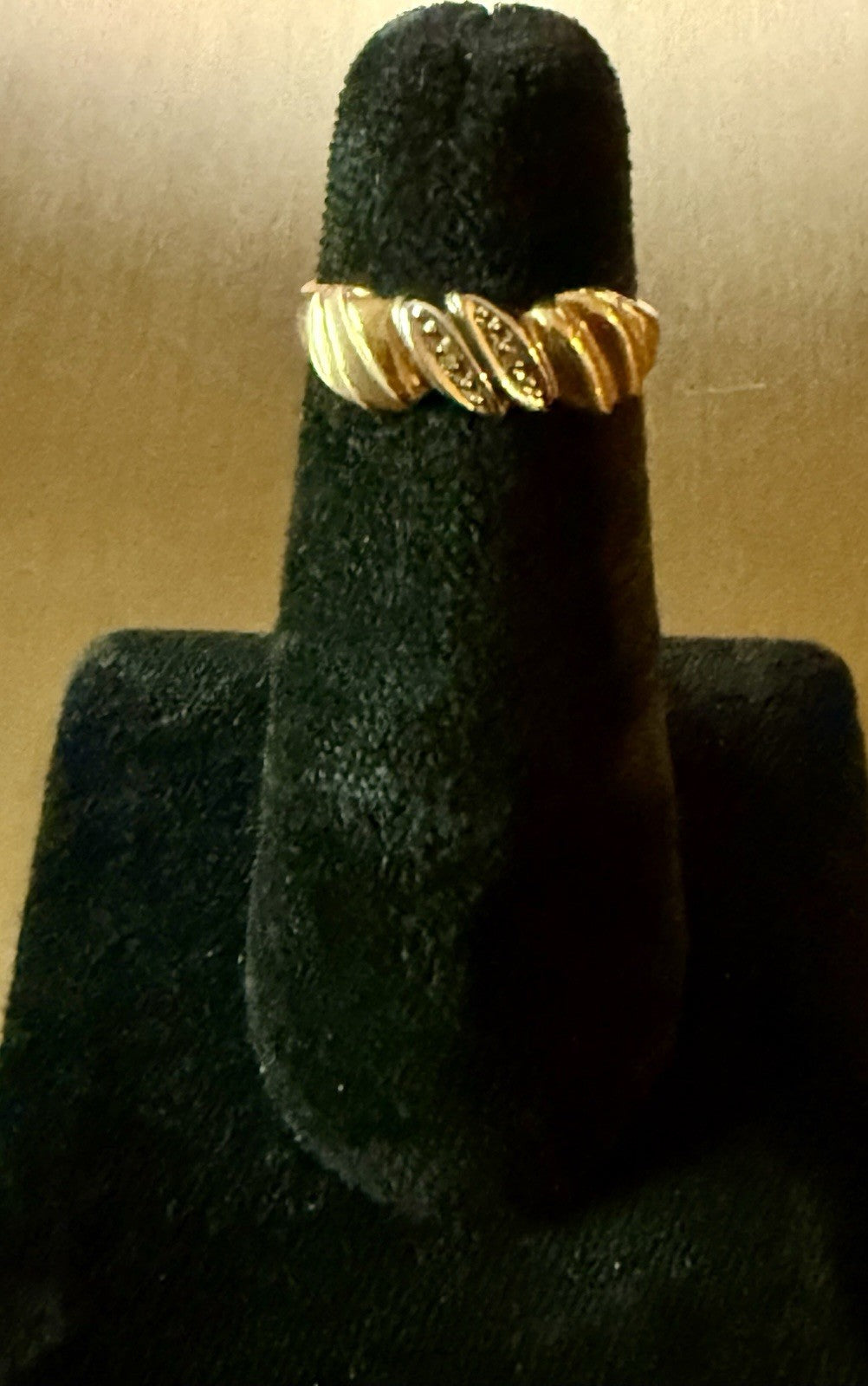 Vintage 10K Yellow Gold Diamond Ring(1.15g)- Size 5.75