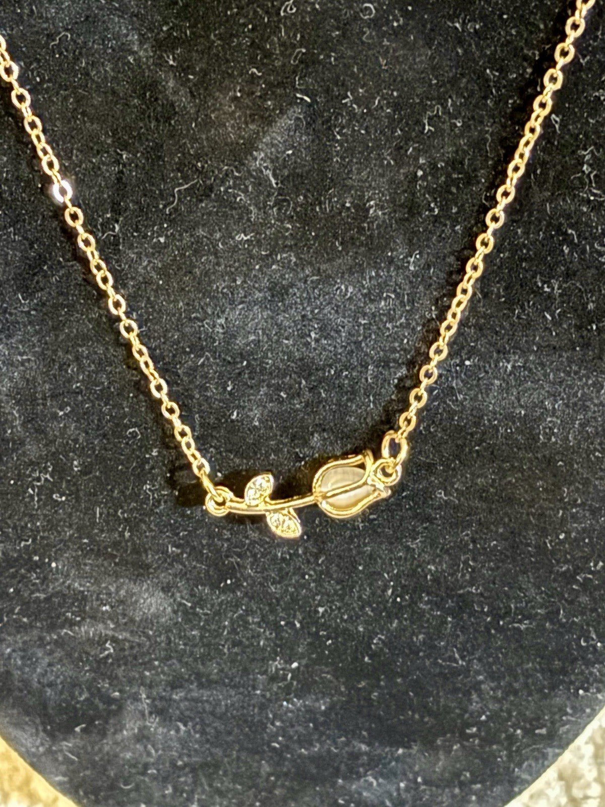 Gold Tone Tulip Flowers Necklace 