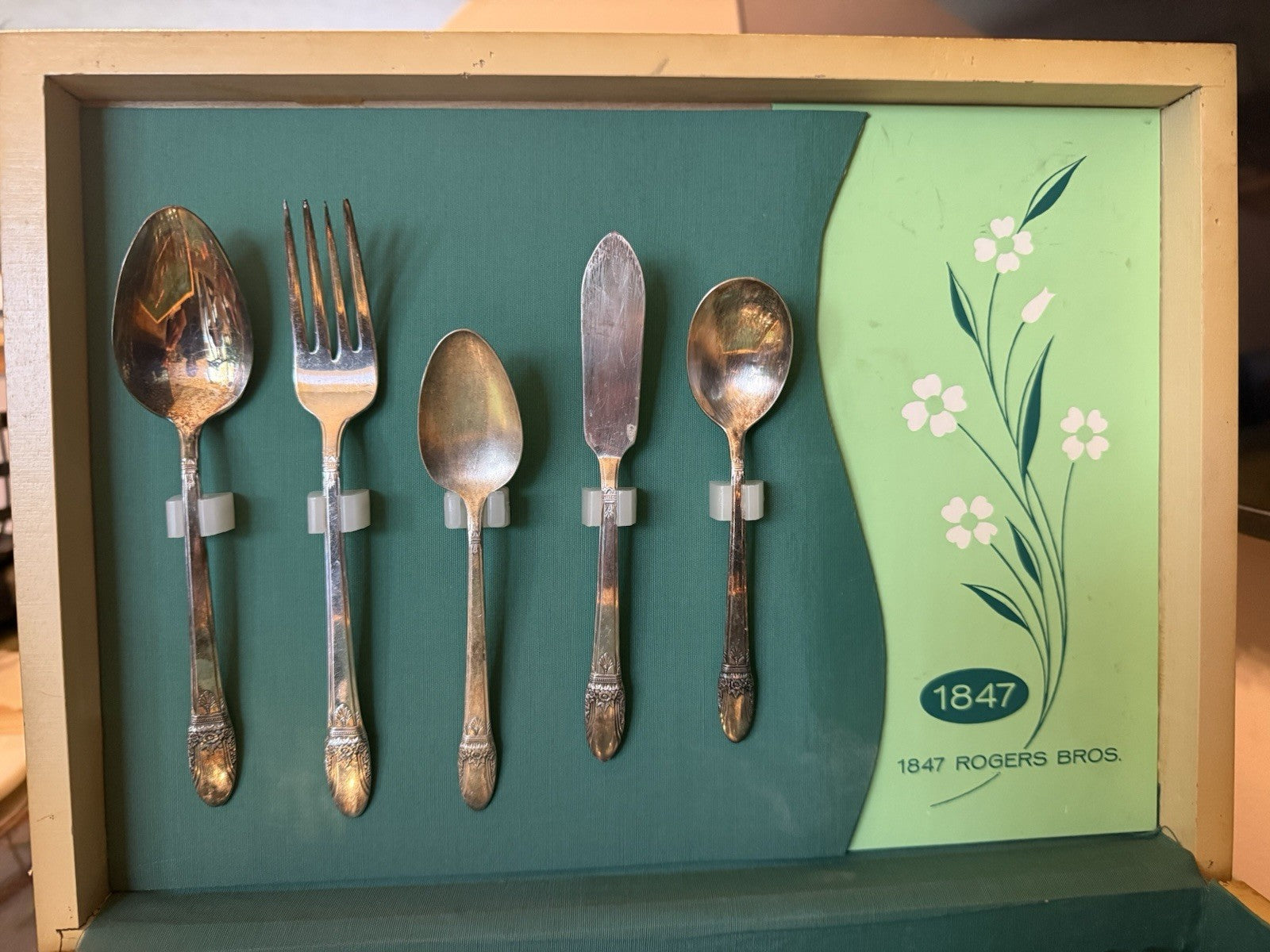 Vintage 1847  Rogers Bro Silver Plate Flatware Set 38 Piece In Original Chest 